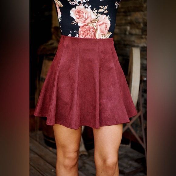 Nanamacs saving my love skirt (wine) Medium NWT - Picture 1 of 10